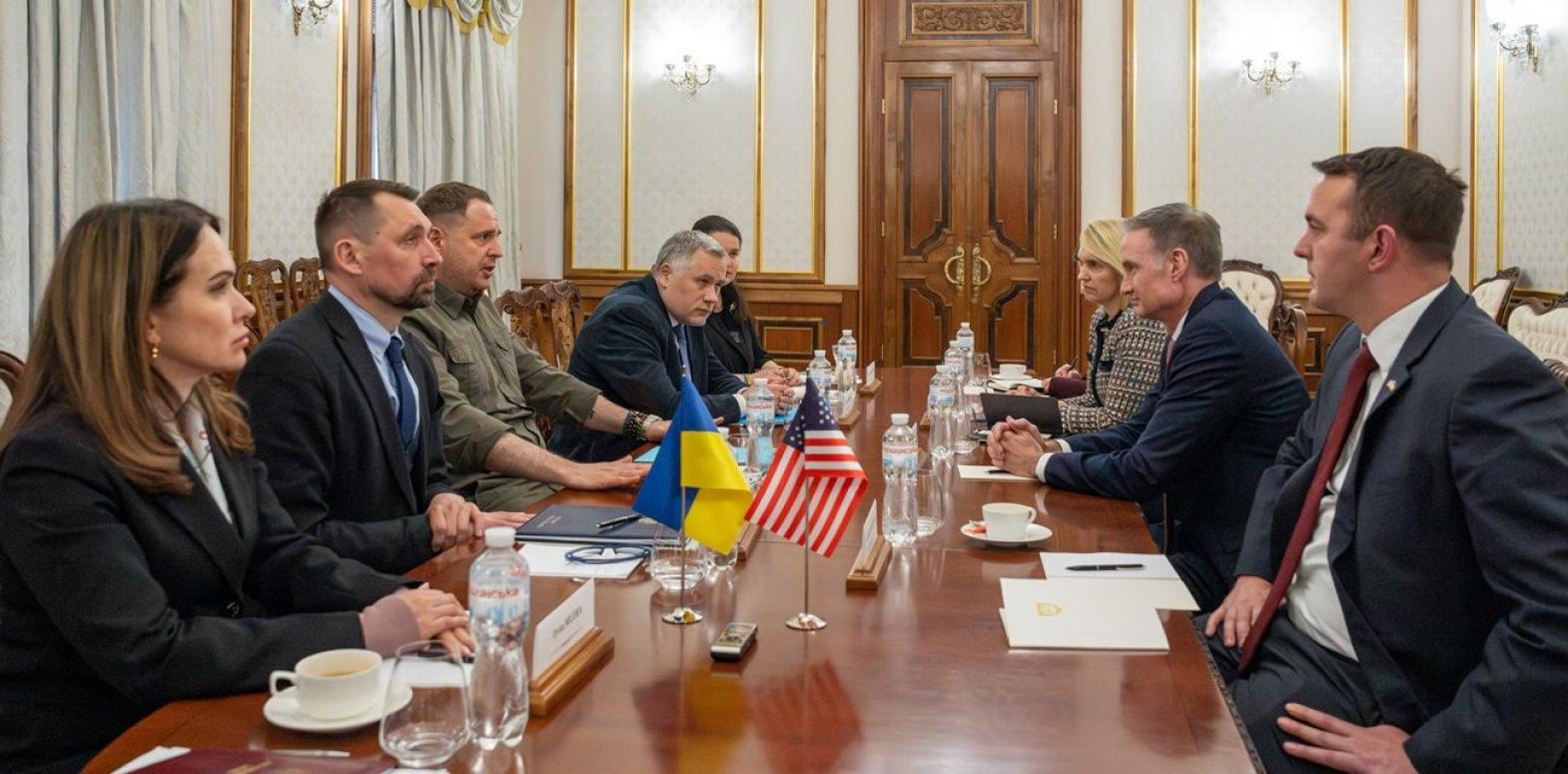Старший директор по Европе в Совете нацбезопасности США в Киеве обсудил помощь Украине