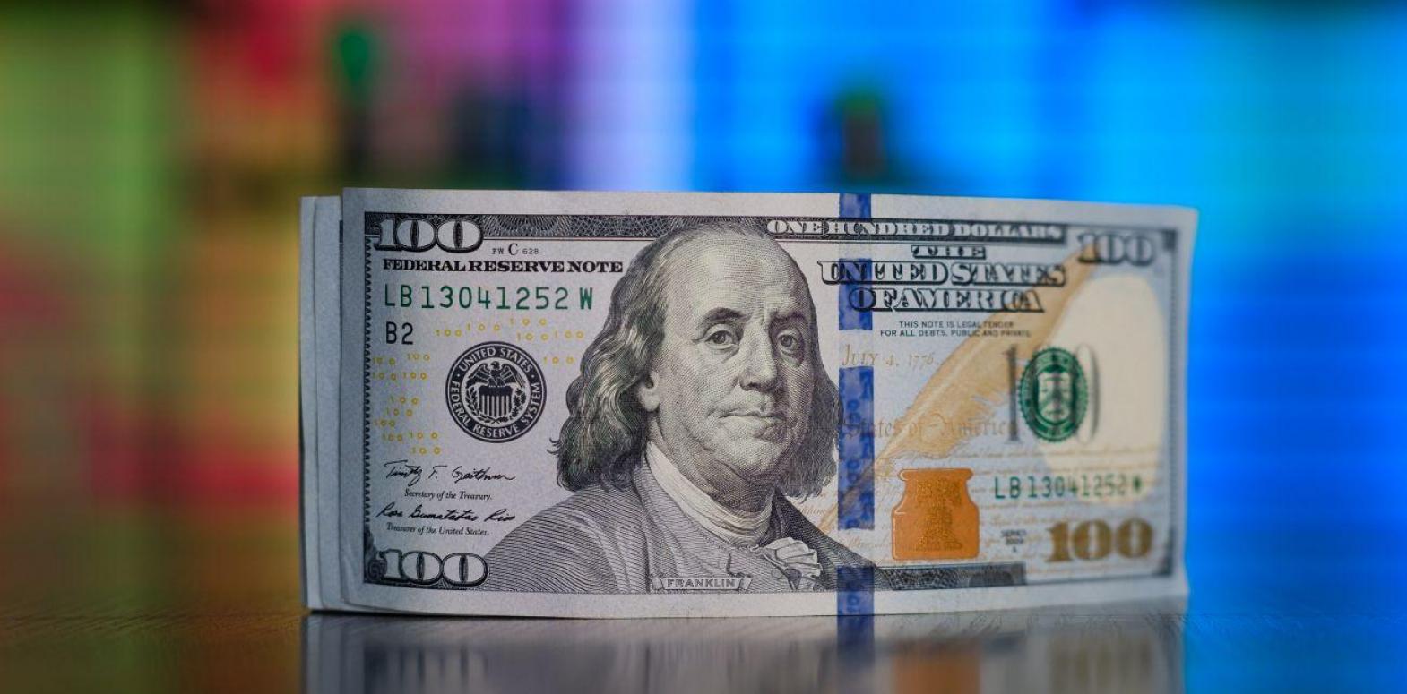 Финансовые аналитики и банкиры ухудшили прогнозы по курсу гривны к доллару
