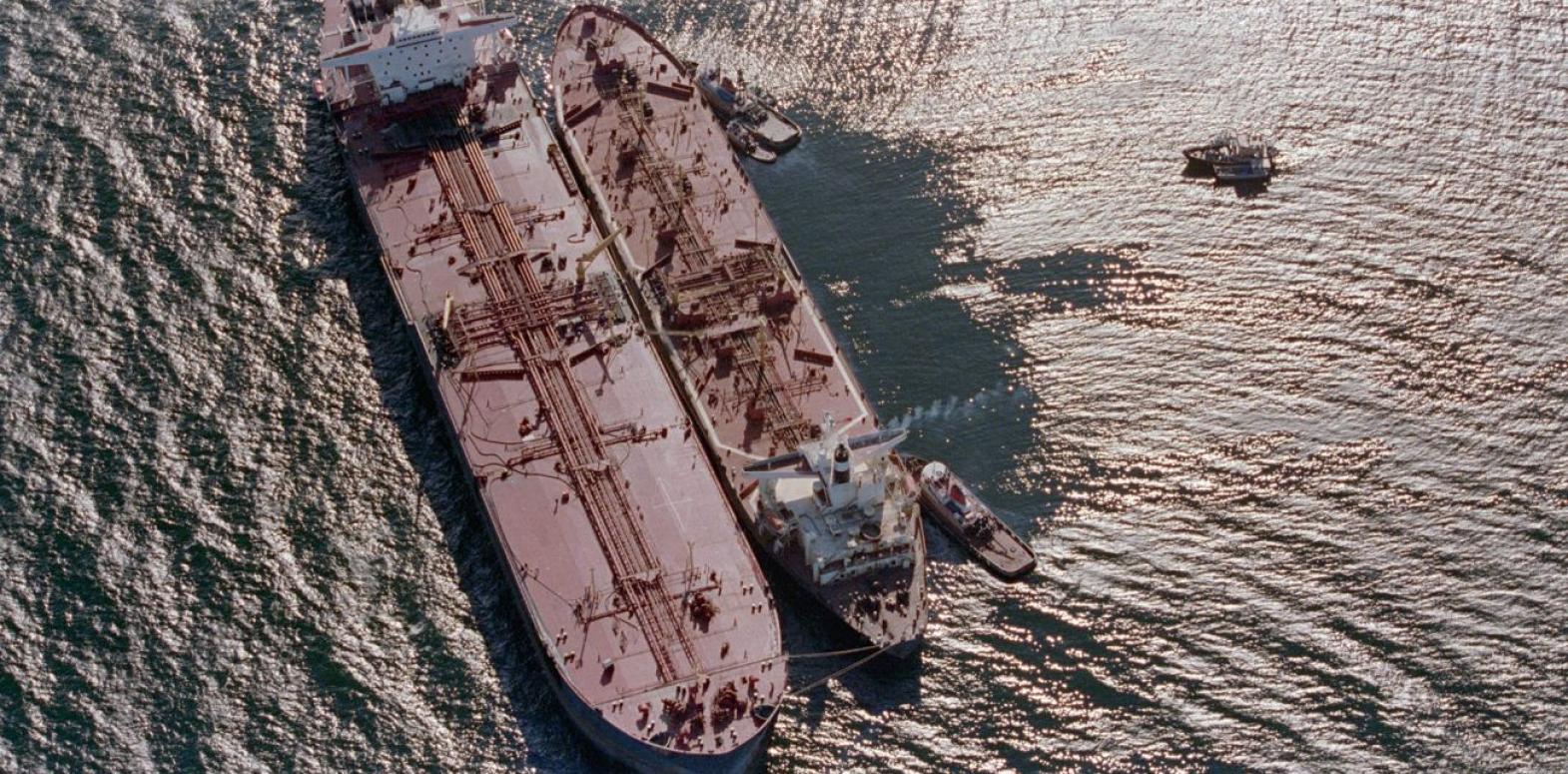 Россия переименовывает нефтяные танкеры, попавшие под санкции США, - Bloomberg