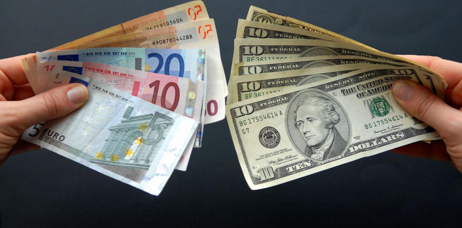 НБУ повышает курс доллара третий день подряд, евро обновил максимум