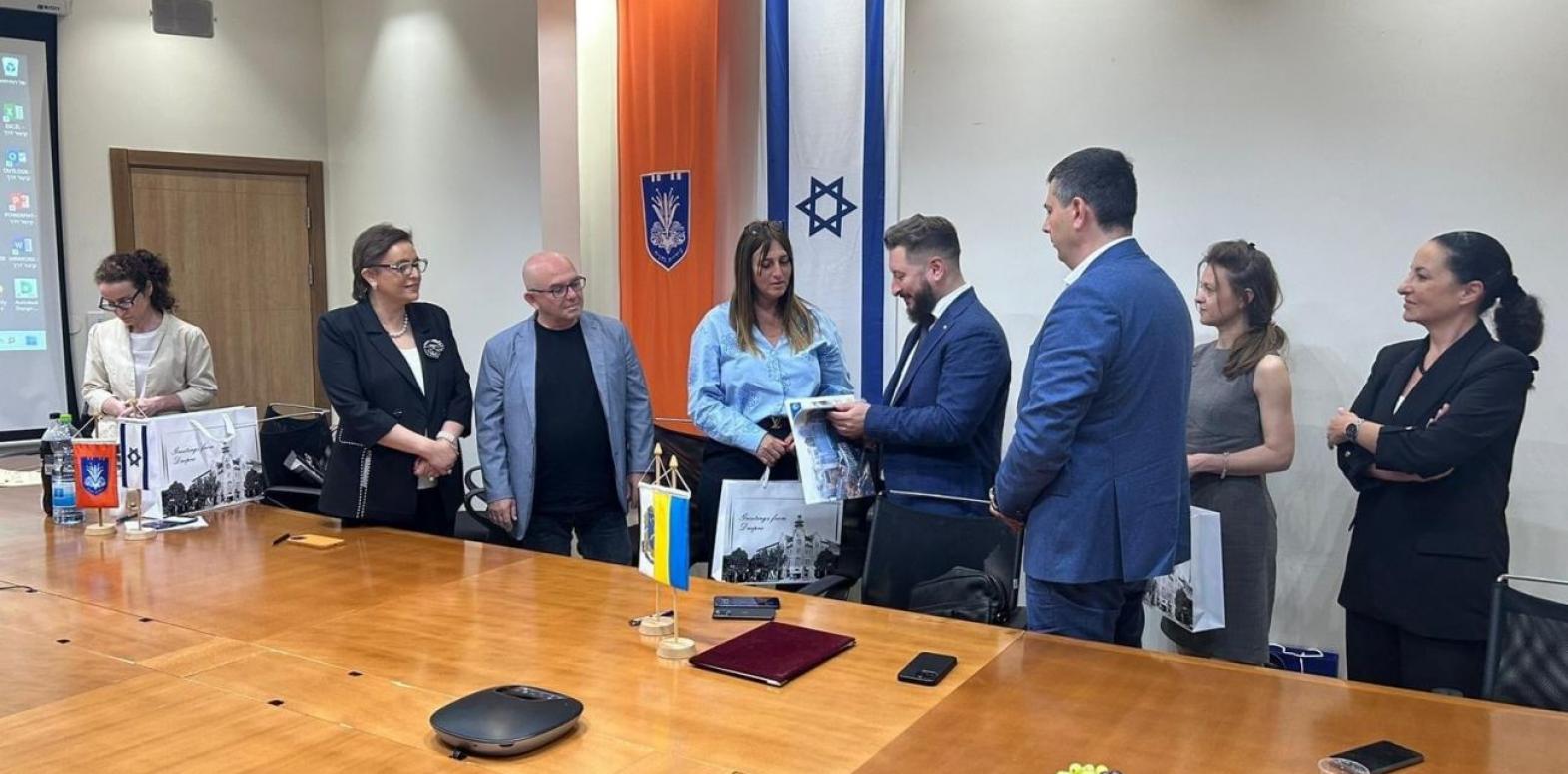 Днепр заключил соглашение о дружбе с израильским городом Нетания