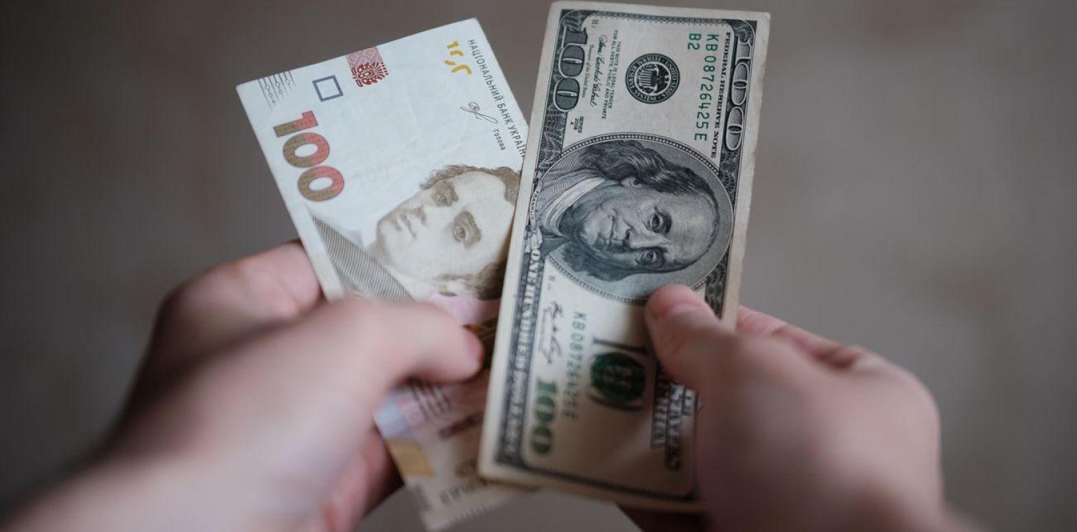 Сколько стоят доллар и евро: курсы в обменниках