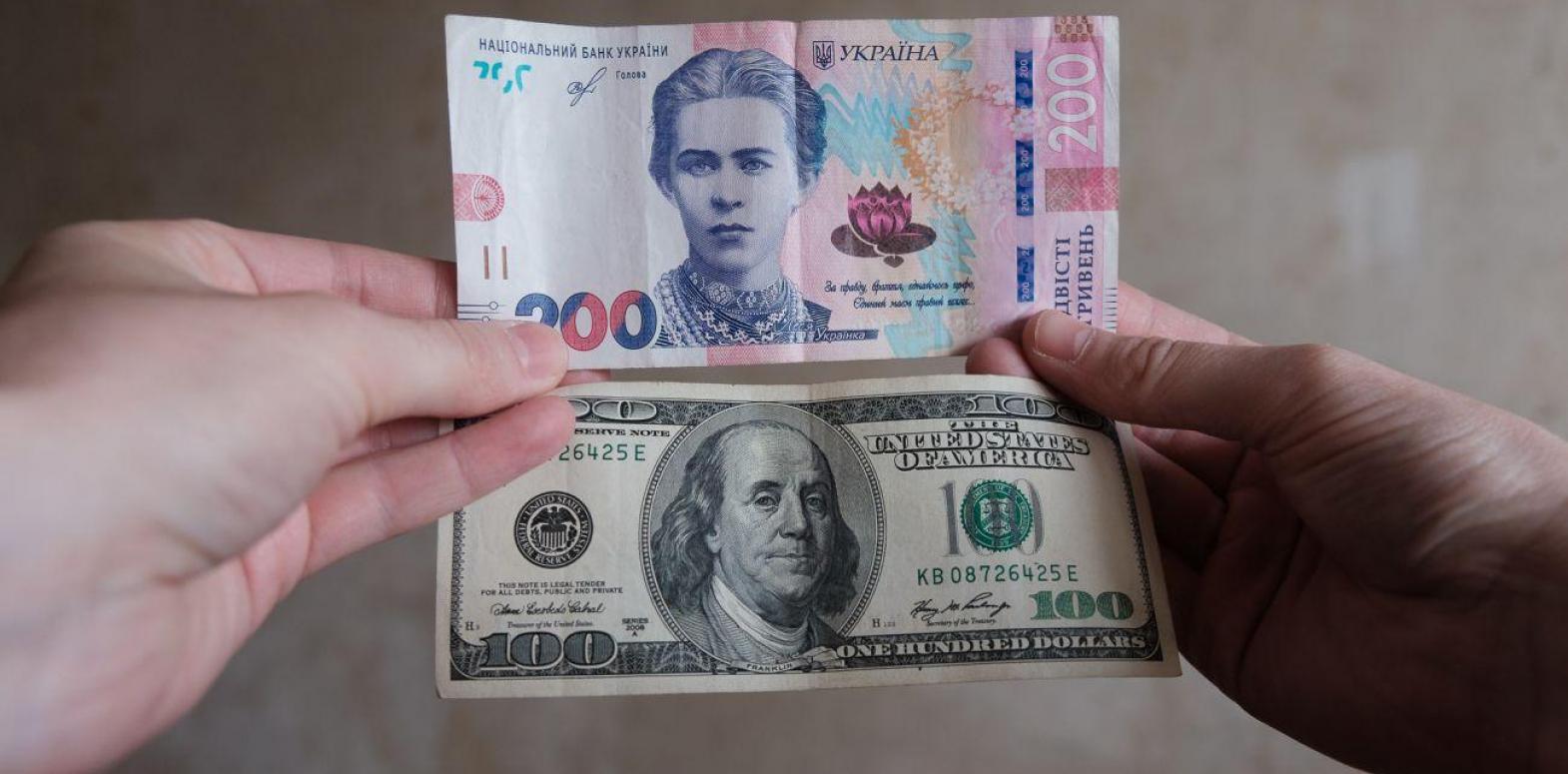 Украинцы за полгода увеличили свои сбережения в наличной валюте на 8 млрд долларов