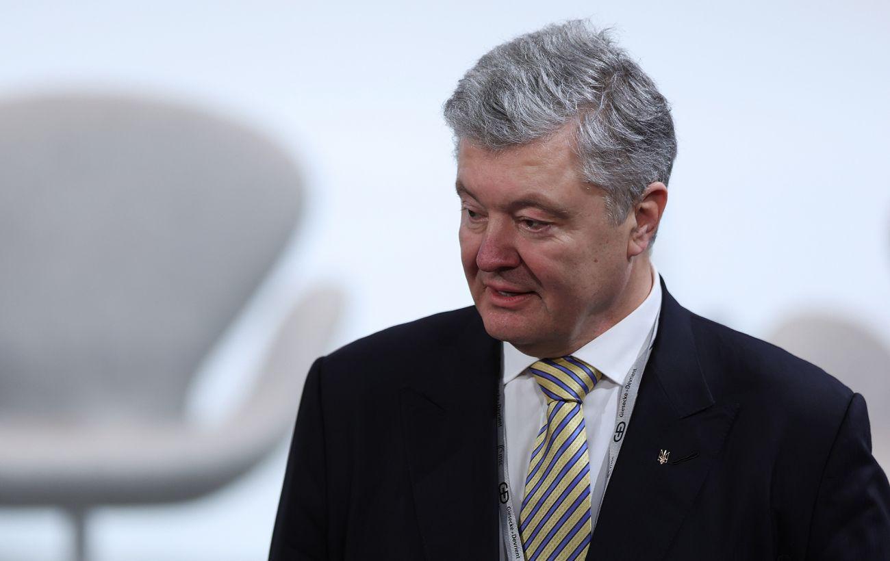 Порошенко отказался от польского ордена вслед за Зеленским