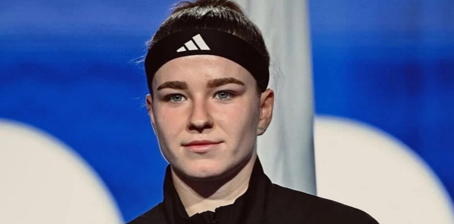 Мухова выиграла турнир в Германии после травмы Осаки