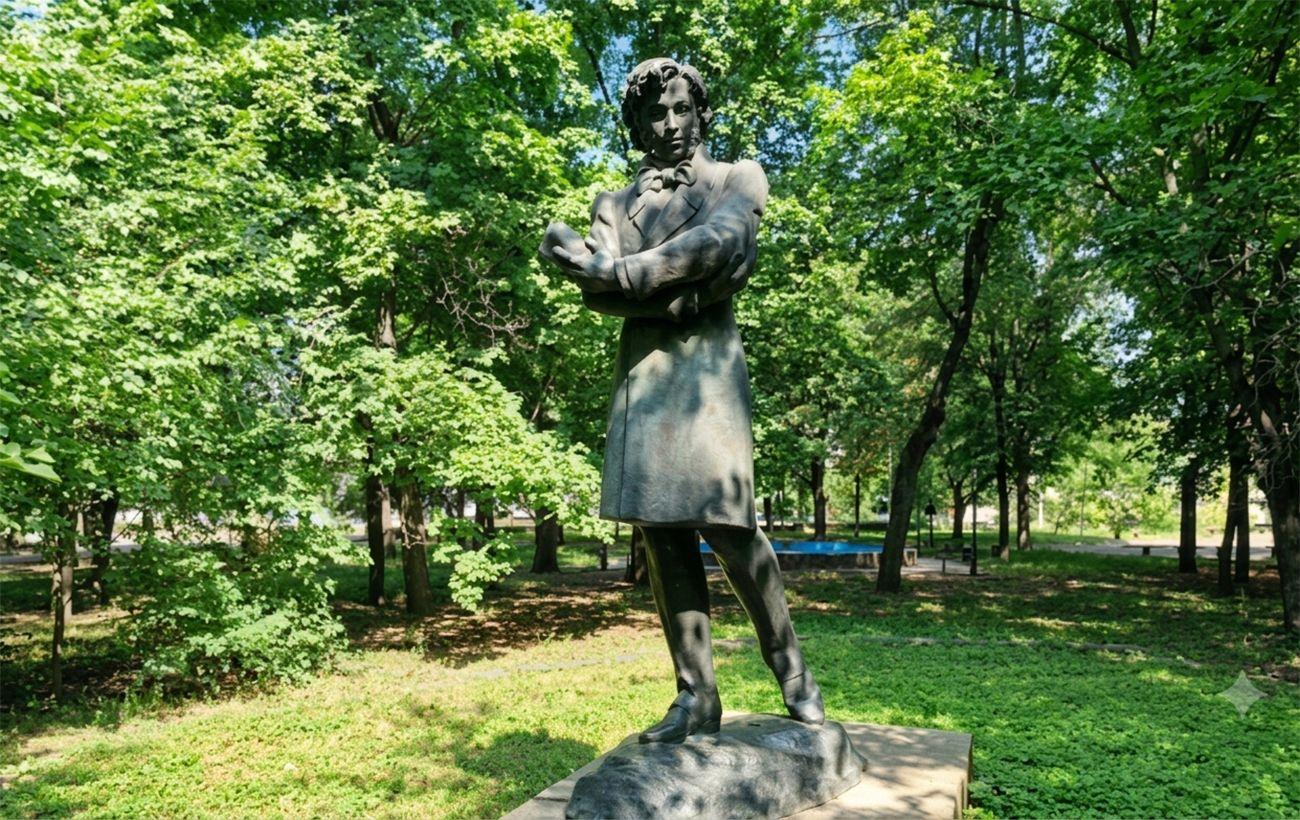 Памятник Пушкину демонтировали в Черкасской области
