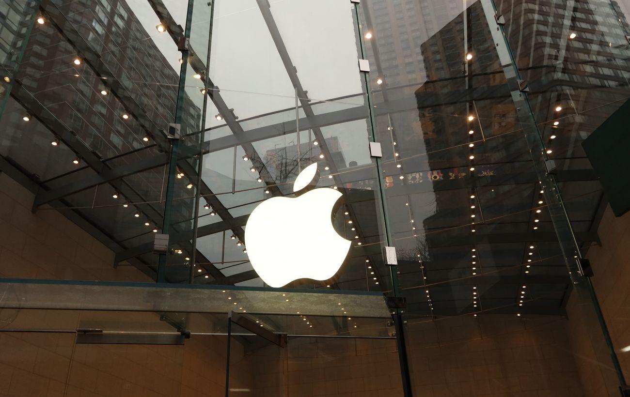 Apple обвиняет OpenAI в краже разработок для ИИ-гаджета