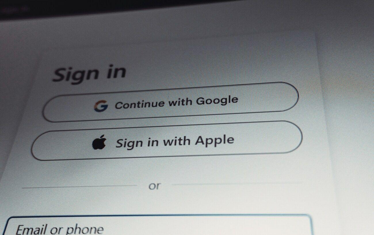 Крупный цифровой сбой в России: недоступны Google, GitHub и Apple