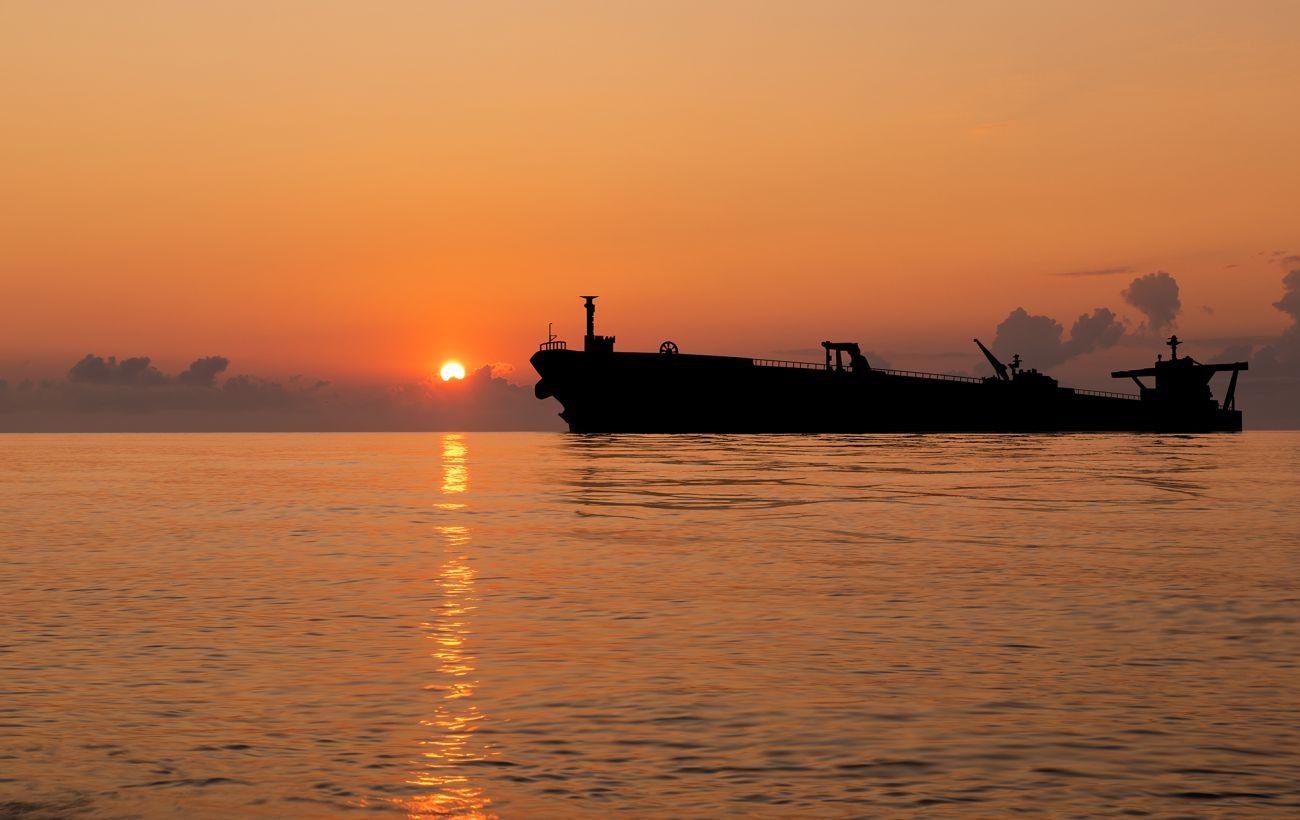 Цены на нефть взлетели до месячного максимума из-за эскалации на Ближнем Востоке