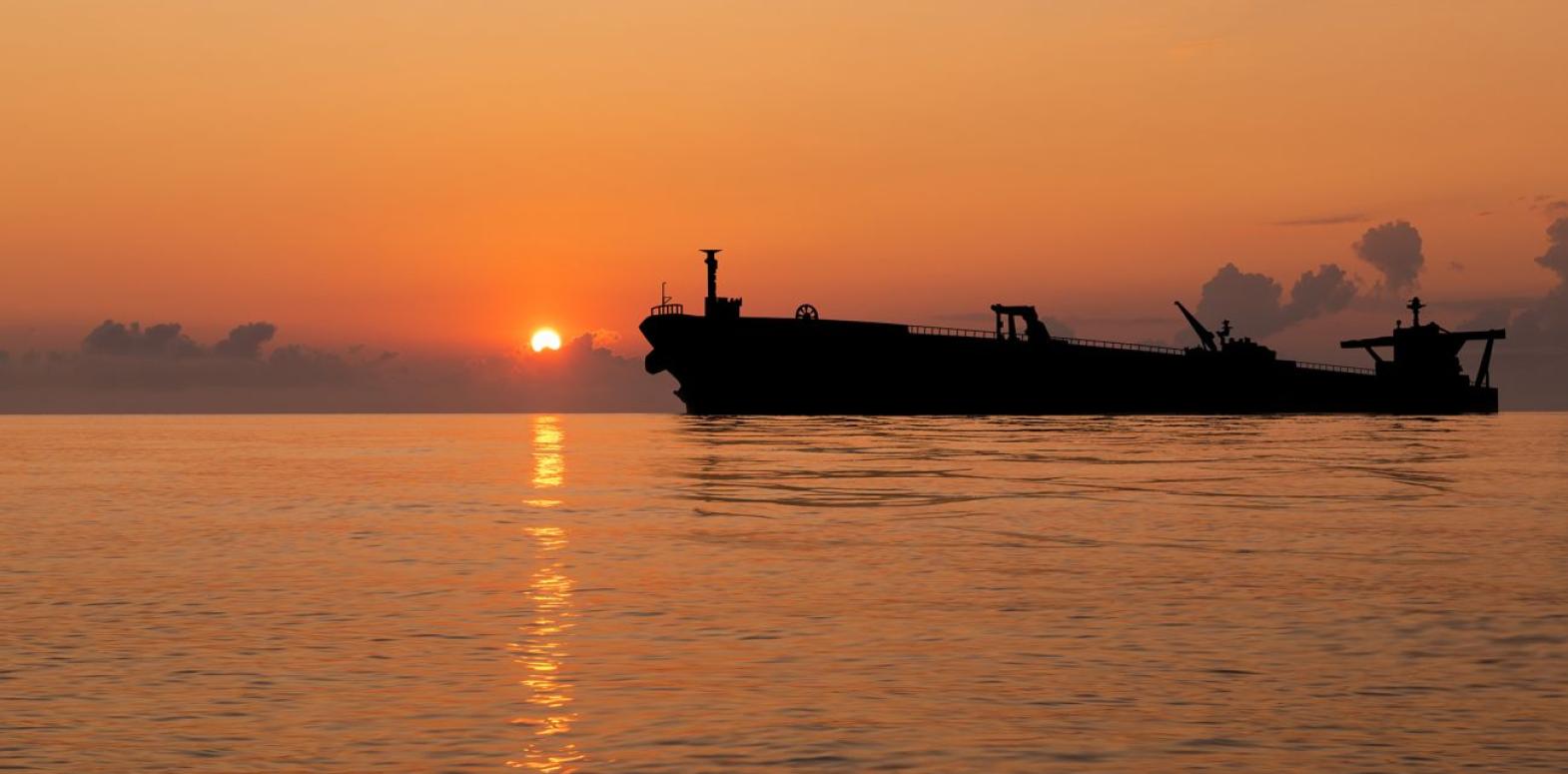 Цены на нефть взлетели до месячного максимума из-за эскалации на Ближнем Востоке