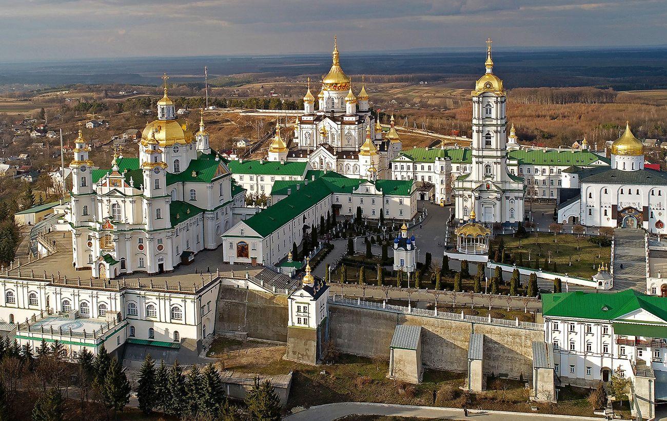 Почаевская лавра имеет признаки связи с РПЦ