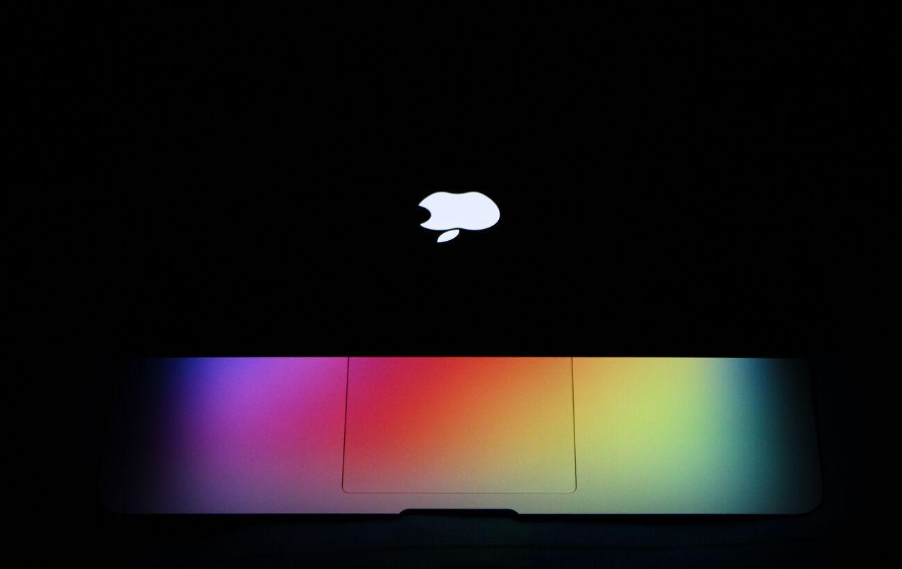 Apple обновит линейку Mac: OLED, ИИ и новые чипы