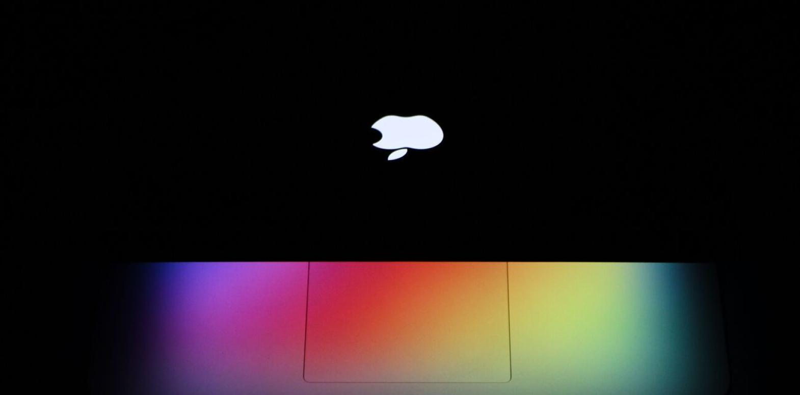 Apple обновит линейку Mac: OLED, ИИ и новые чипы