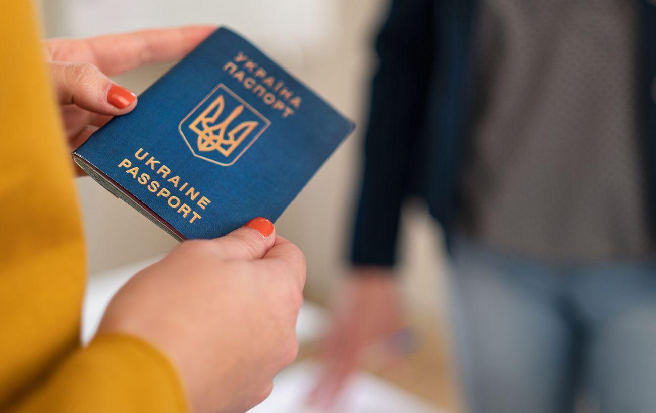 Проверьте загранпаспорт: что может вызвать отказ во въезде