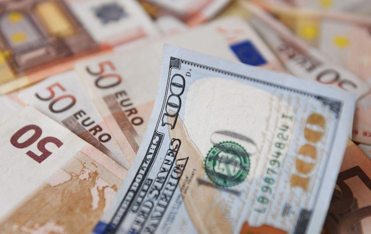 Украинцев могут подтолкнуть к покупке валюты после смягчения лимитов