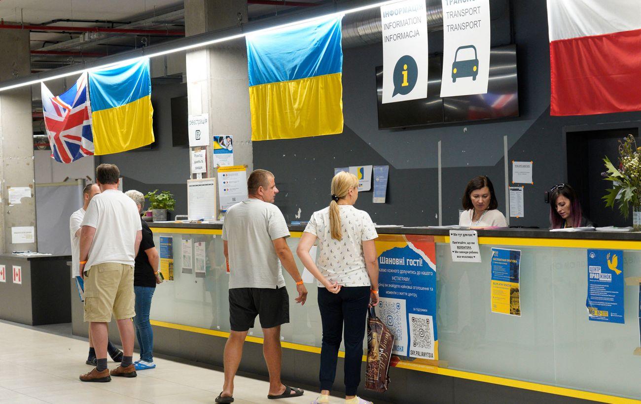Украинцам в Польше могут вернуть бесплатное жилье и страховку