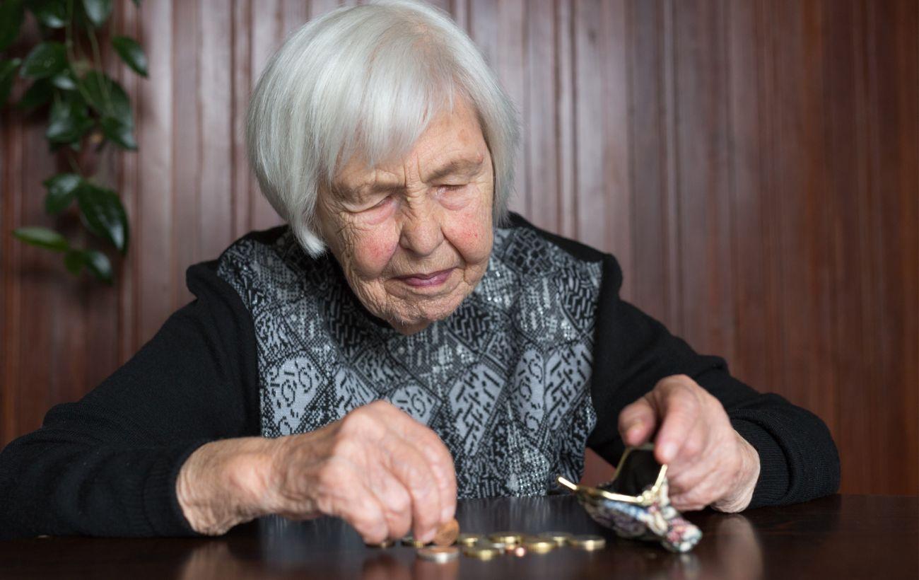 Пенсионерам старше 80 лет: как получить доплату более 1000 грн