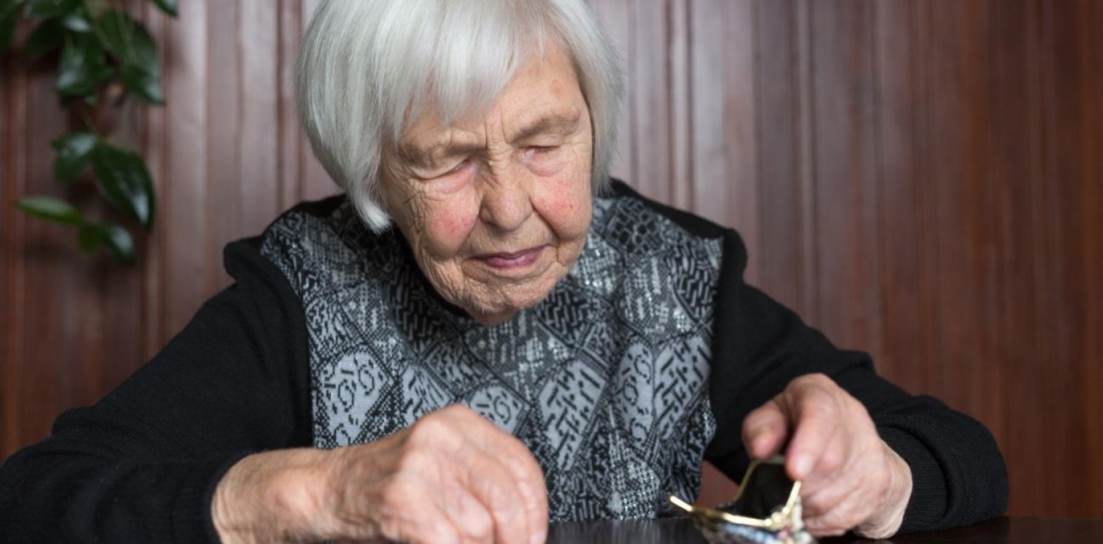 Пенсионерам старше 80 лет: как получить доплату более 1000 грн