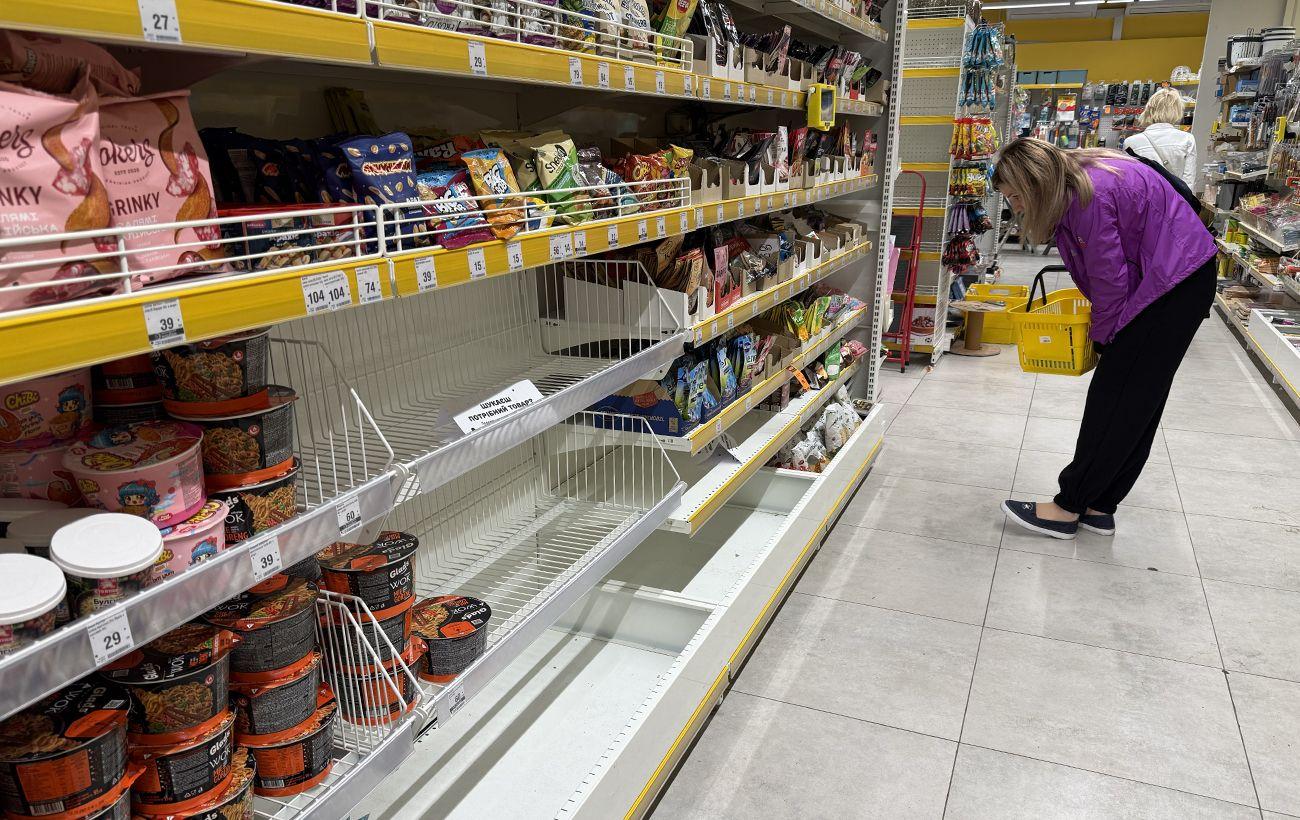 Удары РФ по складам вызвали дефицит продуктов в Украине