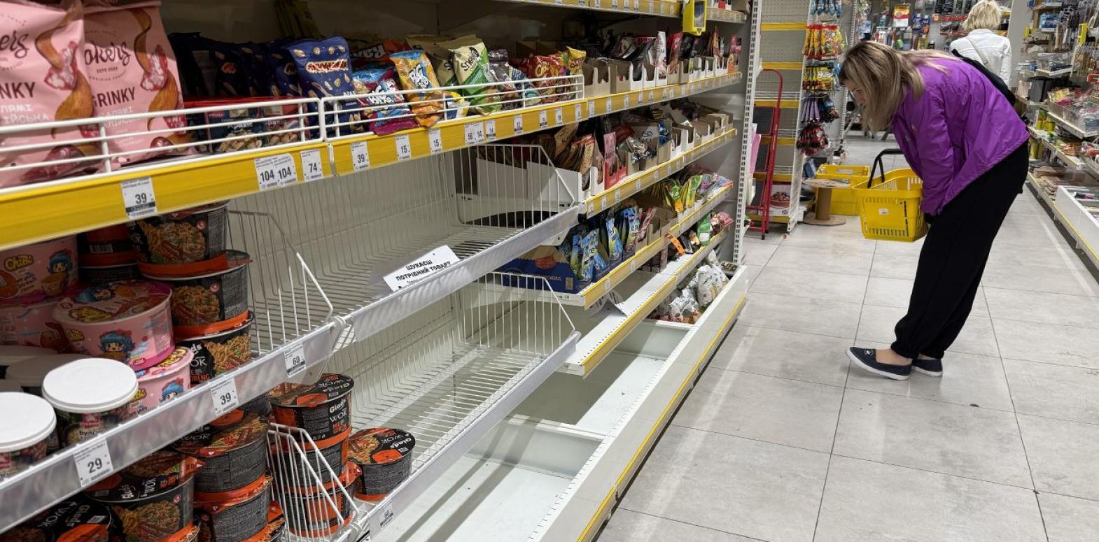 Удары РФ по складам вызвали дефицит продуктов в Украине