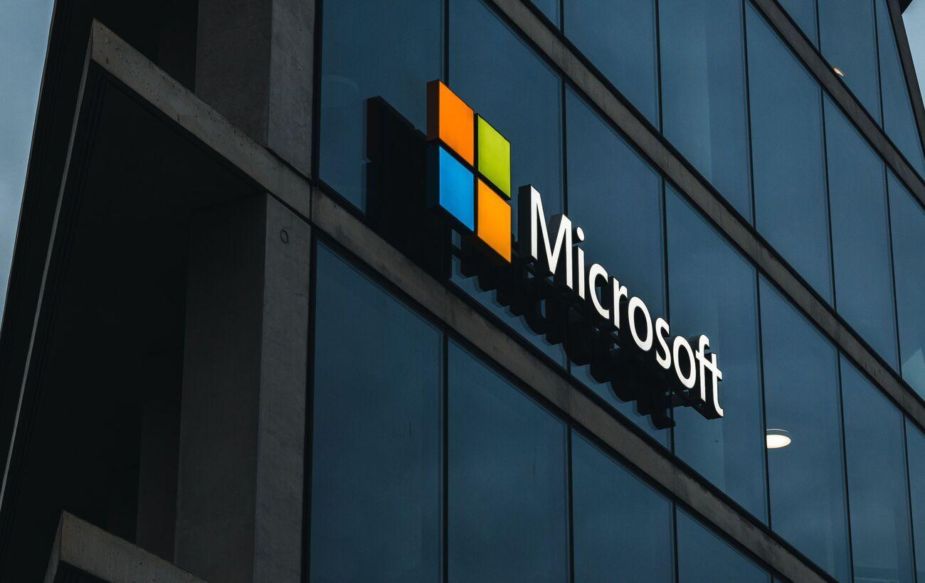 Microsoft установила правила для ИИ: запрет кибератак и ядерного оружия
