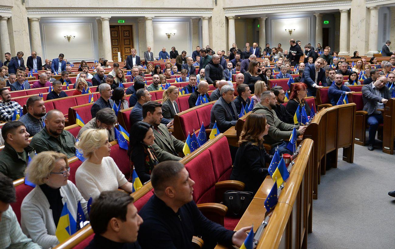 Рада отрицает "каникулы" нардепов: работа продолжается