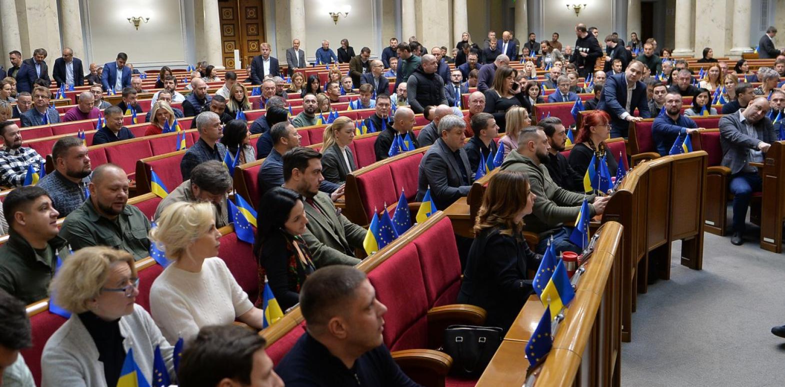 Рада отрицает "каникулы" нардепов: работа продолжается