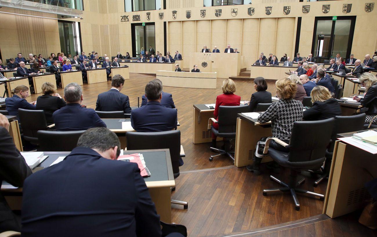 В Германии АдГ и БСВ требуют отменить санкции и помощь Украине
