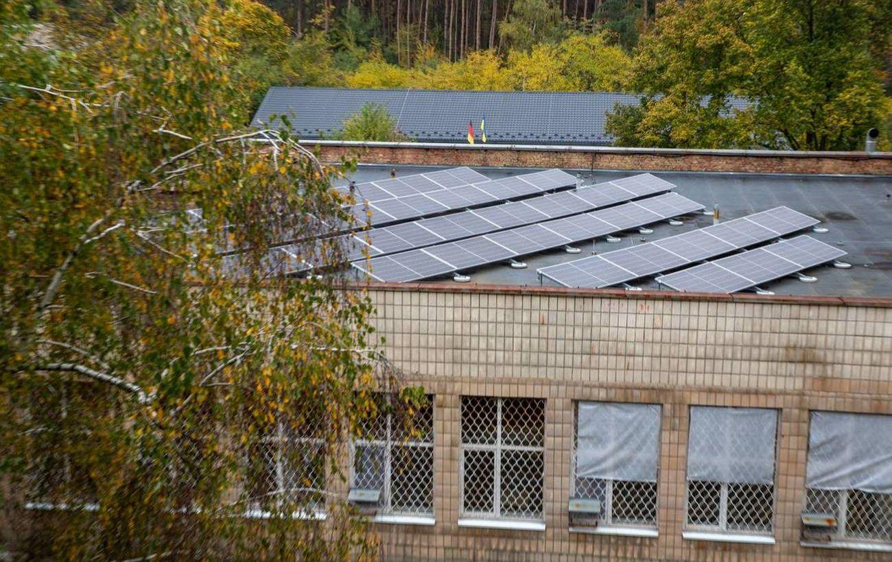 Киевские пансионаты готовят к блэкаутам: солнечные панели и генераторы