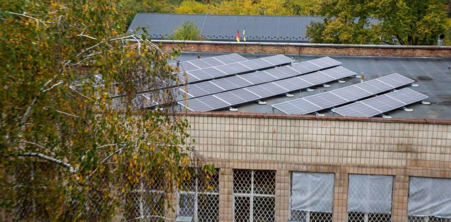 Киевские пансионаты готовят к блэкаутам: солнечные панели и генераторы